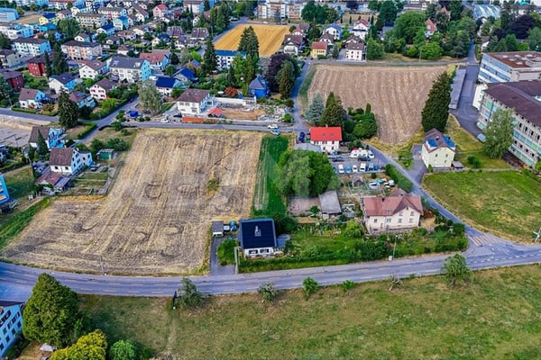 Grosszügiges Bauland mit attraktivem Entwicklungspotenzial 6