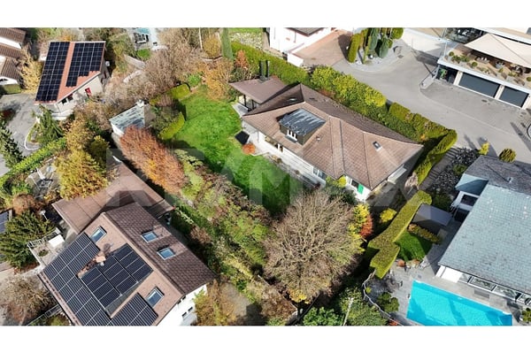 Bauland, 1'343 m², Bauzone W2A, Villen-Hanglage, unverbaubare Weitsicht, nahe A1 und Aarau 4