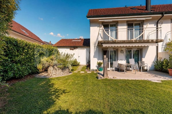 Grosszügiges Wohnen mit Gartenidylle in Villnachern 1