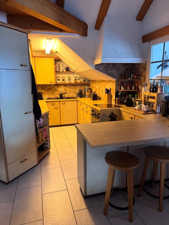 VIEL PLATZ IN IHREM NEUEN ZUHAUSE - Grosszügige 4.5-Zimmer-Maisonettewohnung zu vermieten. 2