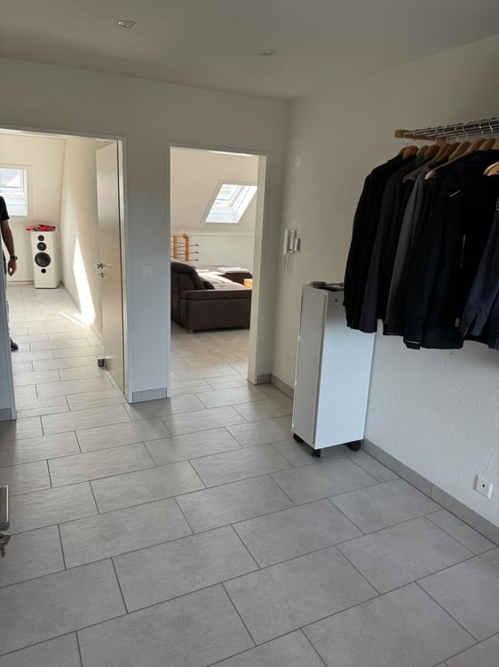 VIEL PLATZ IN IHREM NEUEN ZUHAUSE - Grosszügige 3.5-Zimmer-Dachwohnung zu vermieten. 4