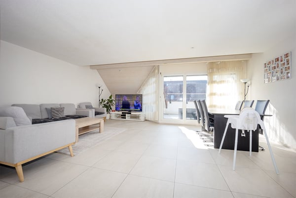 Attraktive 5,5-Zimmer-Dach-Maisonette-Eigentumswohnung in Mellingen 2