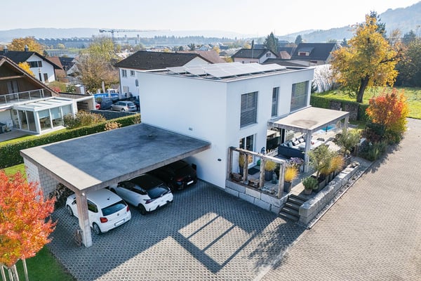 Exklusives Einfamilienhaus mit grossem Grundstück und Schwimmbad 3