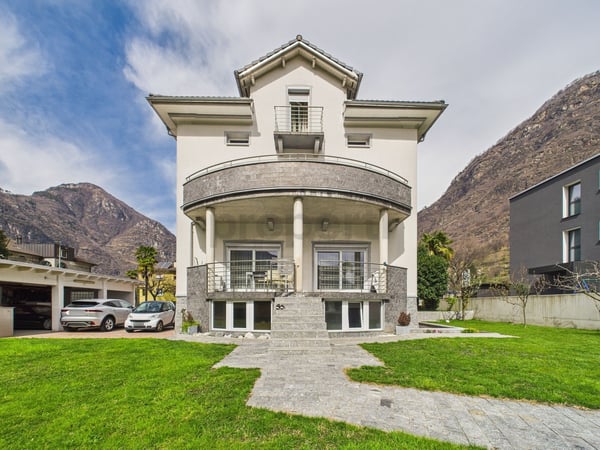 Elegante casa plurifamiliare di 2.5 Locali con tre appartamenti e Giardino a Biasca 11