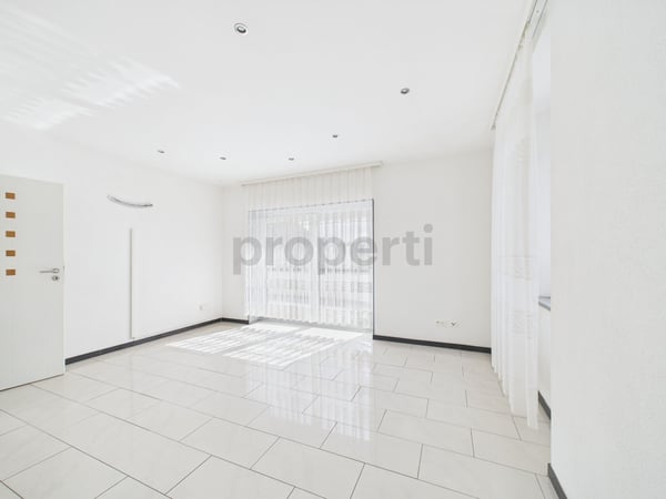 Elegante casa plurifamiliare di 2.5 Locali con tre appartamenti e Giardino a Biasca 7