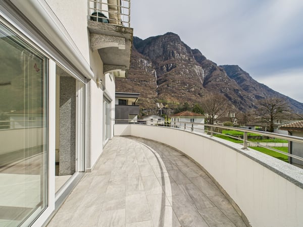 Elegante casa plurifamiliare di 2.5 Locali con tre appartamenti e Giardino a Biasca 10