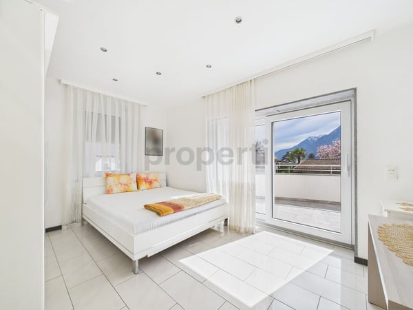 Elegante casa plurifamiliare di 2.5 Locali con tre appartamenti e Giardino a Biasca 4