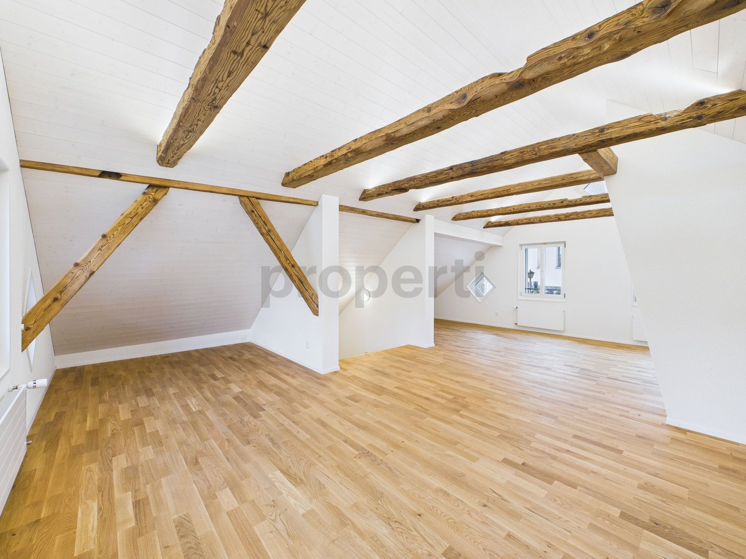 Bild Renovierte 5.5-Zimmer-Maisonette Wohnung an steuergünstige Lage