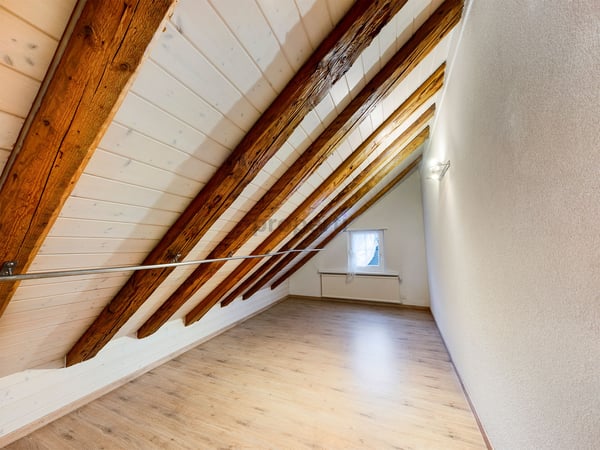 Zentral gelegene Maisonette-Wohnung mit Cheminée  ideal für Paare, kleine Familien oder WG 7