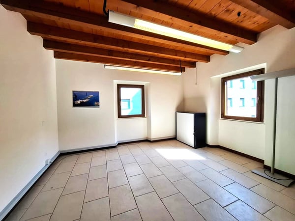 Vivere di lusso a Chiasso, nel Canton Ticino - Pratica soluzione da 300m2 9