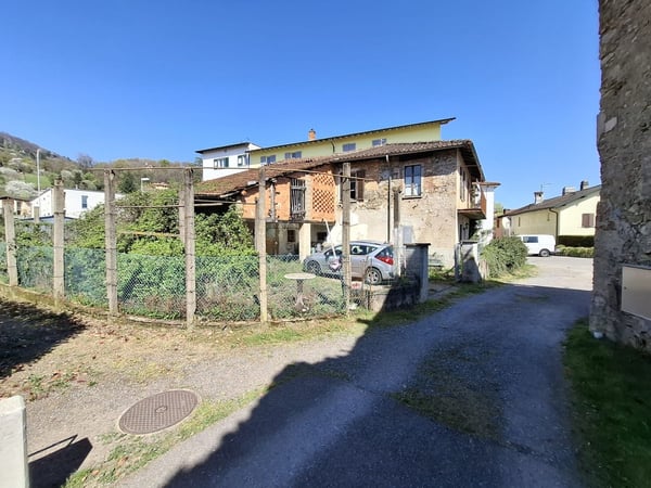 Terreno edificabile con progetto approvato in posizione strategica a Magliaso 1