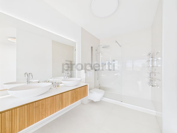 Face au Rhône  Élégance contemporaine et lumière au cSur de Genève 10