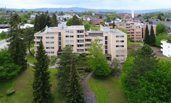 Familienfreundliches Wohnen: Renovierte 1.5-Zimmer-Wohnung in Toplage Zollikerberg 10