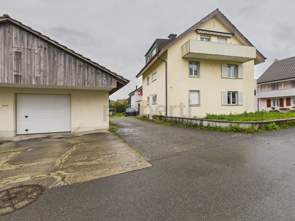 Gepflegtes Mehrfamilienhaus in ruhiger Lage in Full-Reuenthal 9