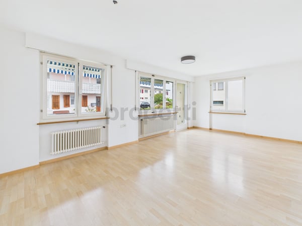 Gepflegtes Mehrfamilienhaus in ruhiger Lage in Full-Reuenthal 2