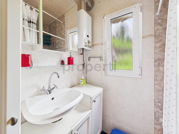 Idyllisches Chalet in Vermes: Entspannung pur in traumhafter Natur! 9