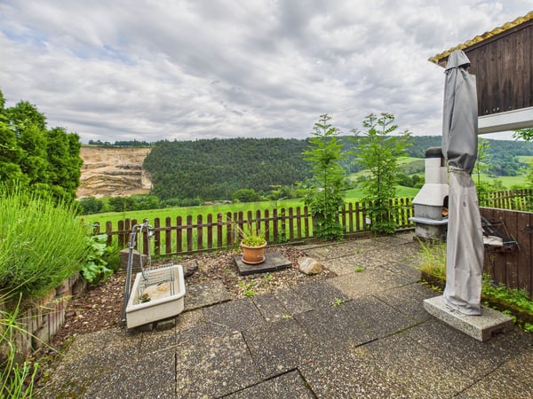 Idyllisches Chalet in Vermes: Entspannung pur in traumhafter Natur! 11