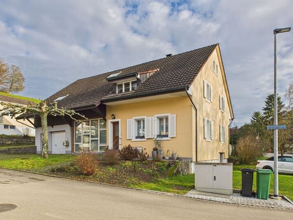 Charmantes 1.5-Zimmer Einfamilienhaus mit grossem Garten in Kaisten 1