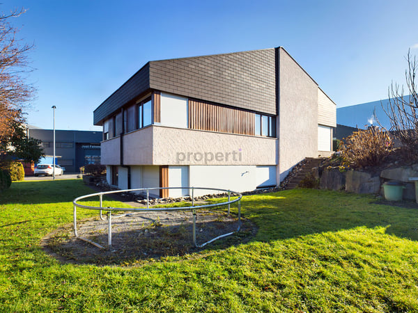 Familienparadies: Einfamilienhaus mit 1.5 Zimmern in Widnau 1