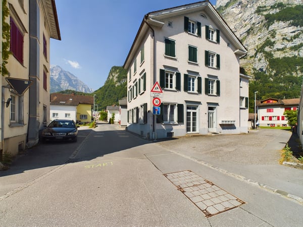 Attraktives und vollvermietetes Mehrfamilienhaus in Netstal, Kanton Glarus 4
