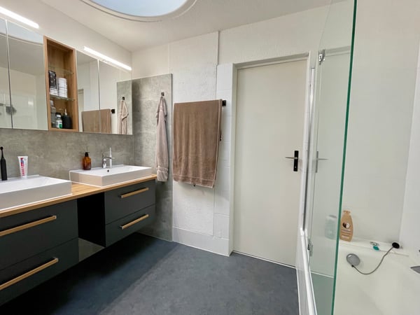 Grosszügiges Einfamilienhaus mit einzigartiger Architektur in ruhiger Top-Lage mit grossem Garten 10