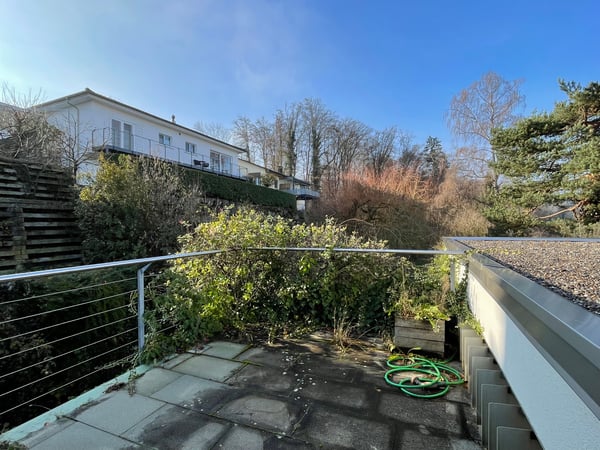 Grosszügiges Einfamilienhaus mit einzigartiger Architektur in ruhiger Top-Lage mit grossem Garten 12