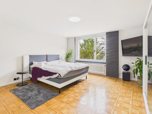 Grosszügiges Einfamilienhaus mit einzigartiger Architektur in ruhiger Top-Lage mit grossem Garten 7