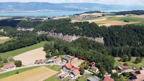 Le chant des oiseaux comme réveil, le calme comme quotidien  Terrain à bâtir dans un écrin de verdure 4
