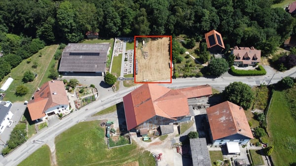 Le chant des oiseaux comme réveil, le calme comme quotidien  Terrain à bâtir dans un écrin de verdure 7