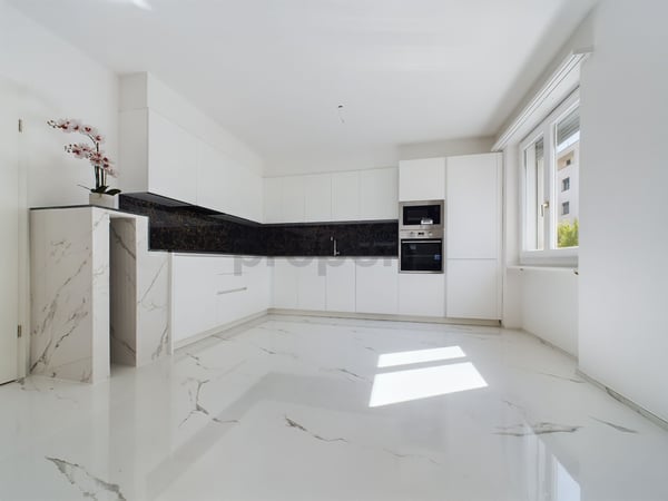 Moderne und helle 1.5-Zimmer-Wohnung in LocarnoModerno e luminoso appartamento di 1.5 locali a Locarno 2