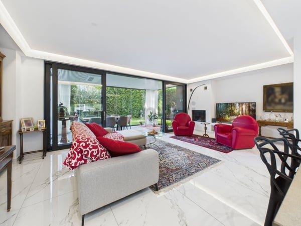 Casa moderna con giardino, spa privata e tecnologia avanzata a Locarno 5