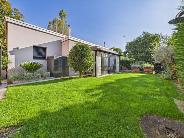 Casa moderna con giardino, spa privata e tecnologia avanzata a Locarno 1