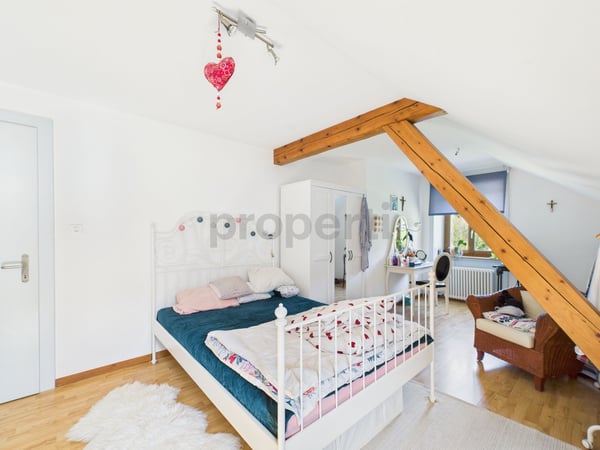 Immeuble de rendement avec 2 appartements, atelier et grand terrain à Noiraigue 4