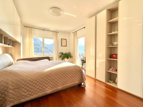 Villa Soleggiata con Vista Mozzafiato 6