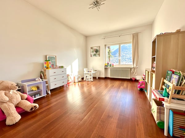 Villa Soleggiata con Vista Mozzafiato 9