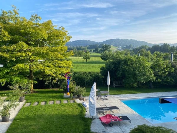 Design, Komfort & Kunst vereint  Exklusives Traumhaus mit Poolparadies 1