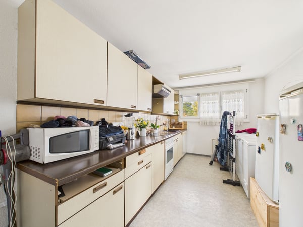 Zweifamilienhaus mit 1.5-Zimmer-Wohnung und Gewerbefläche (Kebab-Laden) im Erdgeschoss 5