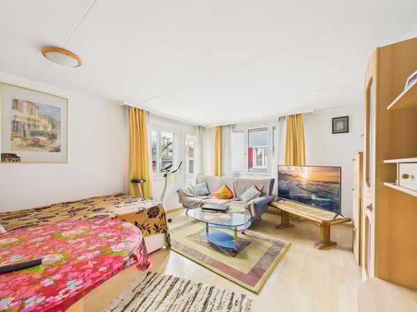 Zweifamilienhaus mit 1.5-Zimmer-Wohnung und Gewerbefläche (Kebab-Laden) im Erdgeschoss 2