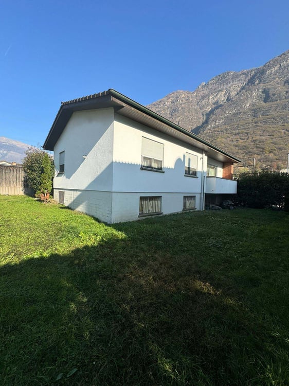 Villa unifamiliare ristrutturata con 1.5 locali a Biasca 2