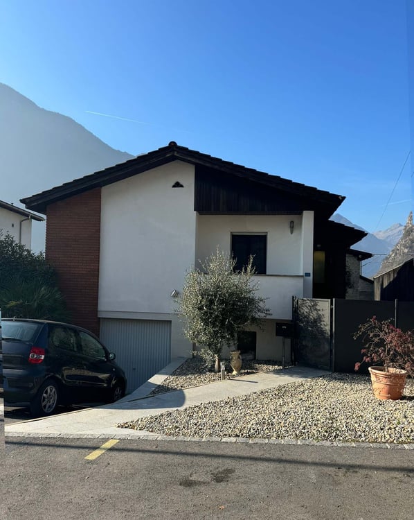 Villa unifamiliare ristrutturata con 1.5 locali a Biasca 1