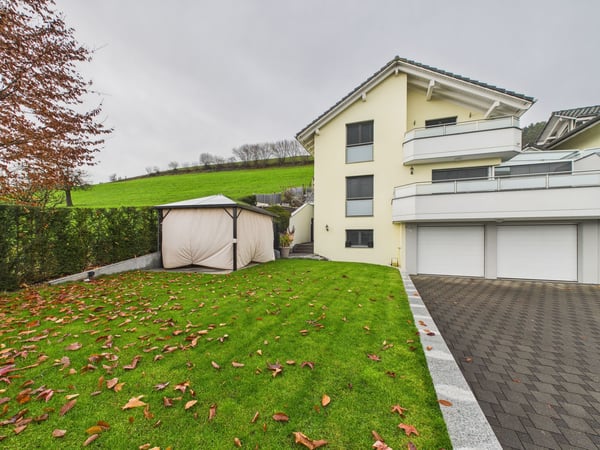 Moderne 1.5-Zimmer-Doppelhaushälfte in Uznach 2