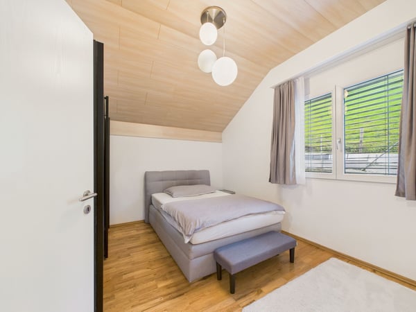 Moderne 1.5-Zimmer-Doppelhaushälfte in Uznach 9