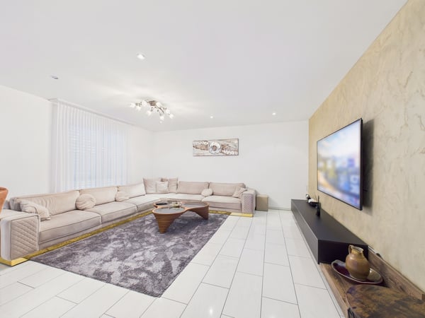 Moderne 1.5-Zimmer-Doppelhaushälfte in Uznach 4