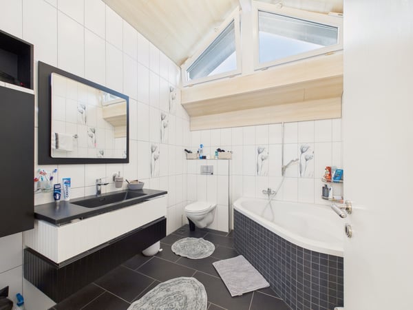 Moderne 1.5-Zimmer-Doppelhaushälfte in Uznach 12