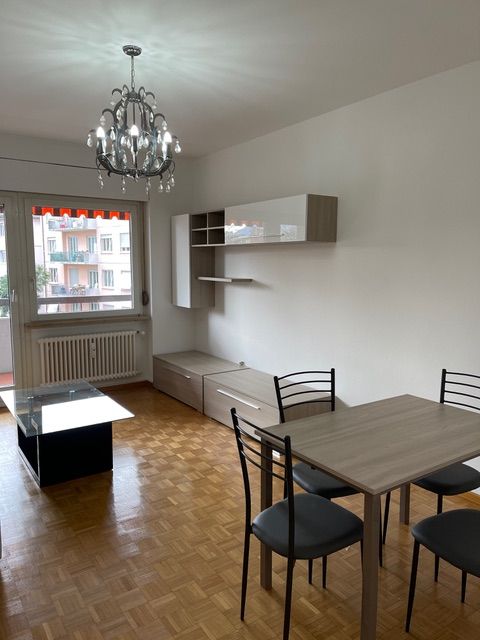 Helle renovierte 1.5-Zimmer-Wohnung mit Balkon und Stellplatz in ruhiger Lage in LuganoVendiamo Appartamento rinnovato 1.5 a Lugano in ottima posizione 2