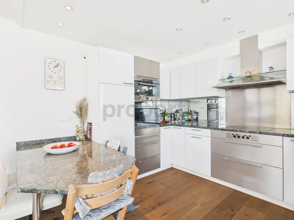 Wohnen, wo andere Ferien machen. Traumhafte 1.5 Zimmer Attika Wohnung in Birrwil zu verkaufen mit traumhafter Sicht auf den See und in die Berge! 5