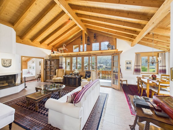 Luxuriöse und elegante 1.5-Zimmer Dachwohnung in Meiringen 1