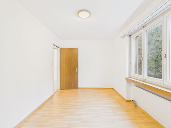 Helle 1.5-Zimmer Wohnung mit Balkon in Fisibach 7