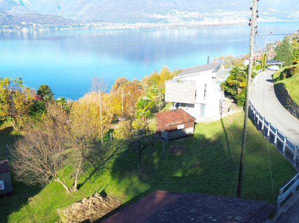 La tua casa dei sogni: terreno collinare con splendida vista sul lago 4