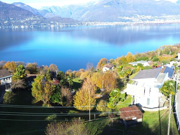 La tua casa dei sogni: terreno collinare con splendida vista sul lago 2